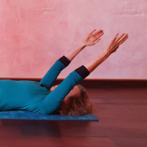 Estirar los brazos boca arriba